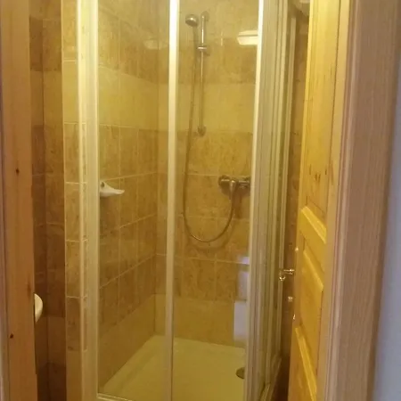 Ve Stare Skole بيت ضيافة 3*