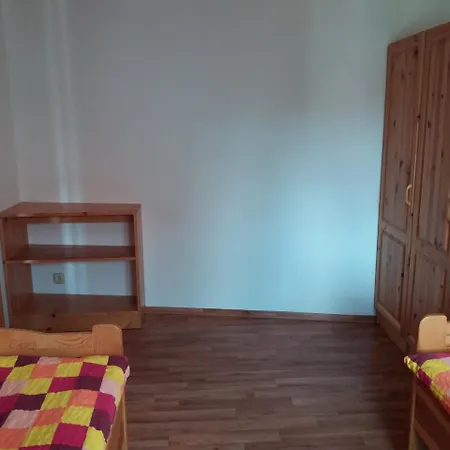 Ve Stare Skole بيت ضيافة 3*